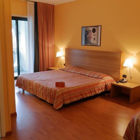 Hotel Romanisio Фоссано Екстер'єр фото