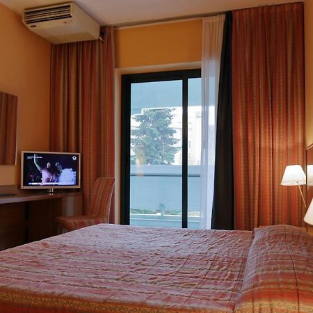 Hotel Romanisio Фоссано Екстер'єр фото