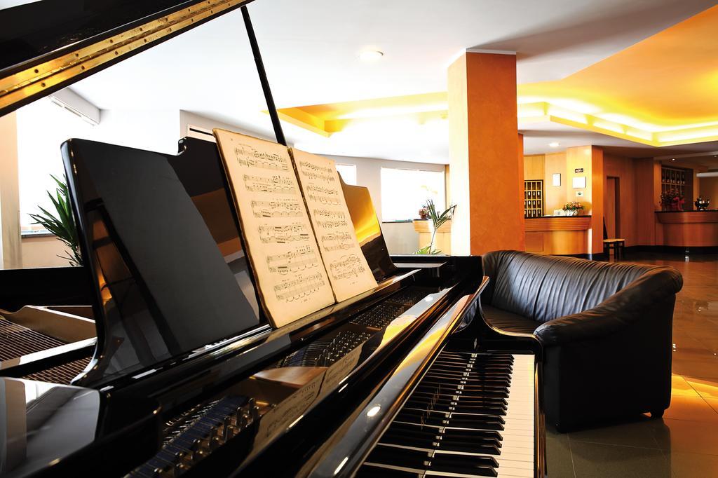 Hotel Romanisio Фоссано Екстер'єр фото