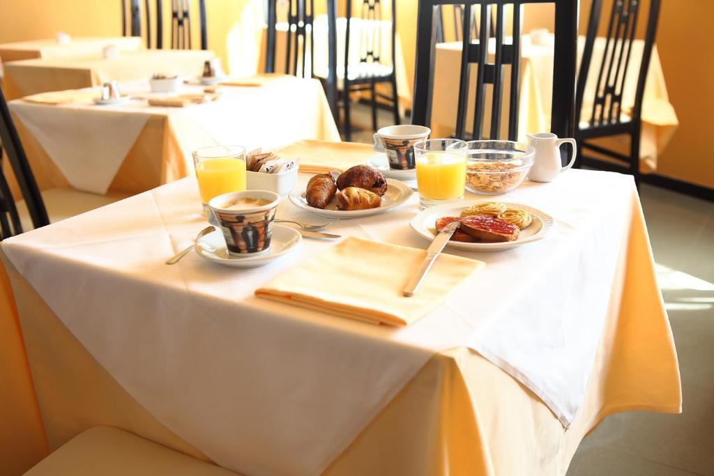 Hotel Romanisio Фоссано Екстер'єр фото