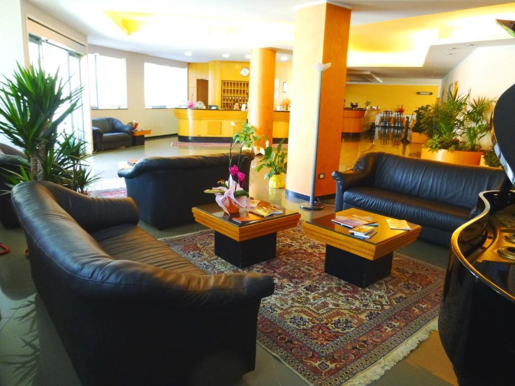 Hotel Romanisio Фоссано Екстер'єр фото