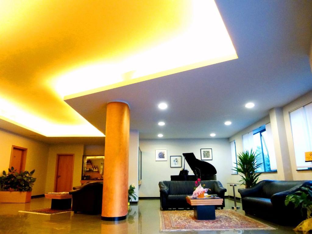 Hotel Romanisio Фоссано Екстер'єр фото