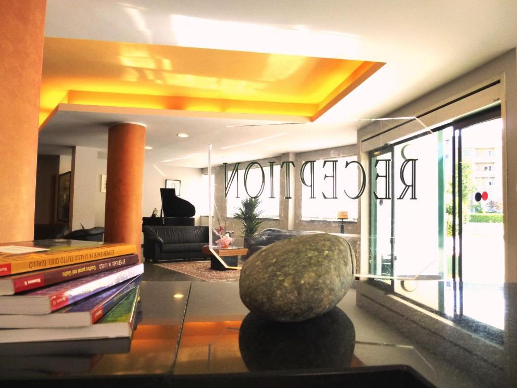 Hotel Romanisio Фоссано Екстер'єр фото