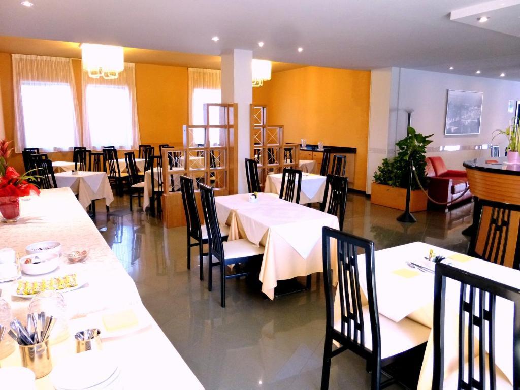 Hotel Romanisio Фоссано Екстер'єр фото