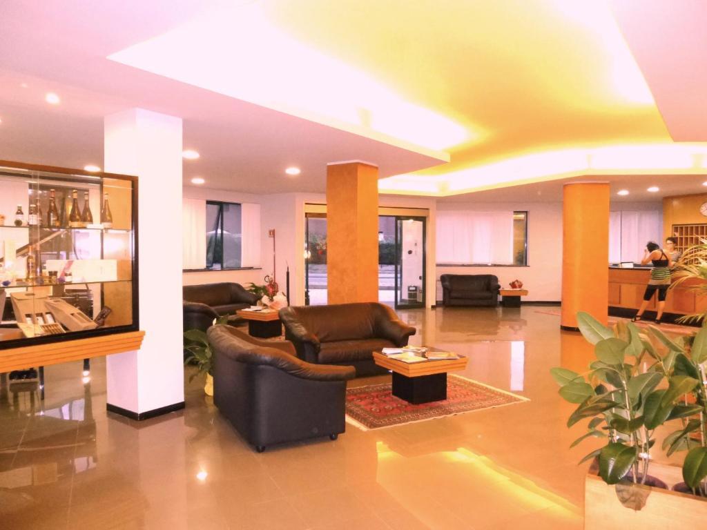 Hotel Romanisio Фоссано Екстер'єр фото