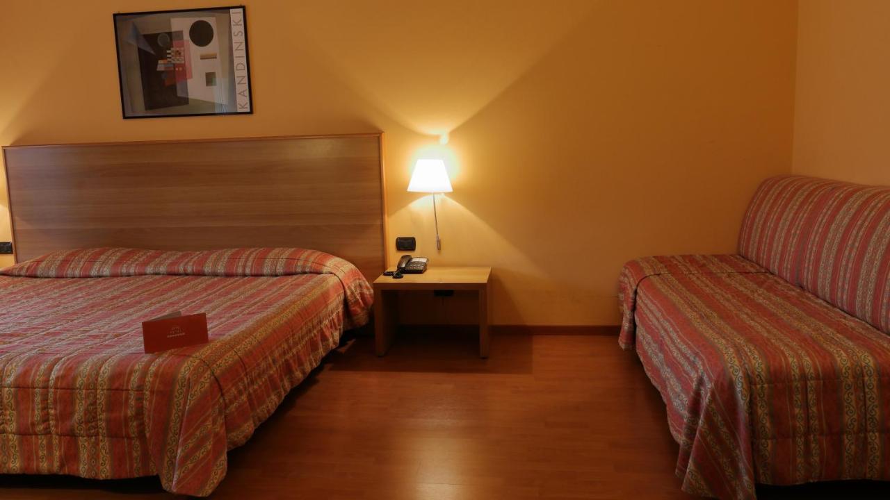 Hotel Romanisio Фоссано Екстер'єр фото