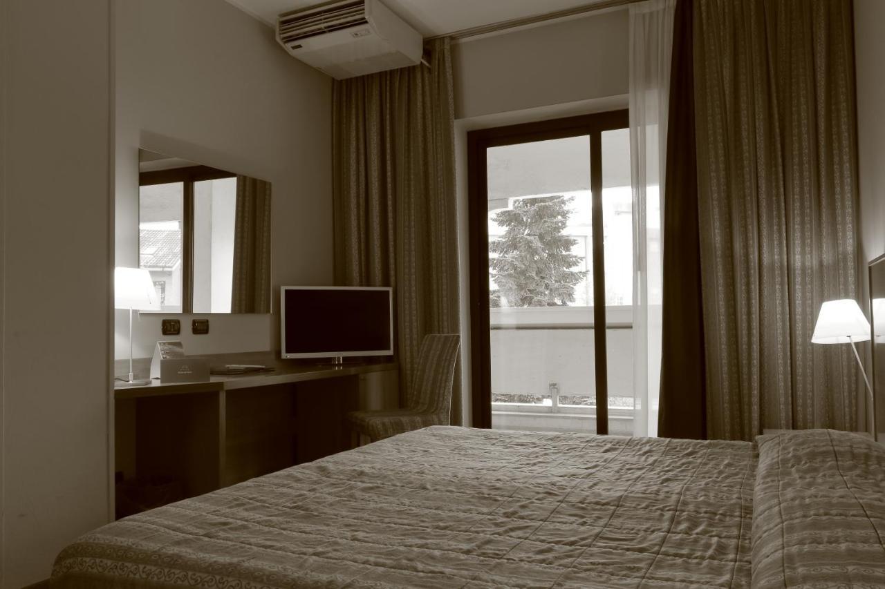 Hotel Romanisio Фоссано Екстер'єр фото
