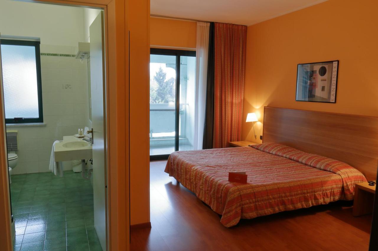 Hotel Romanisio Фоссано Екстер'єр фото