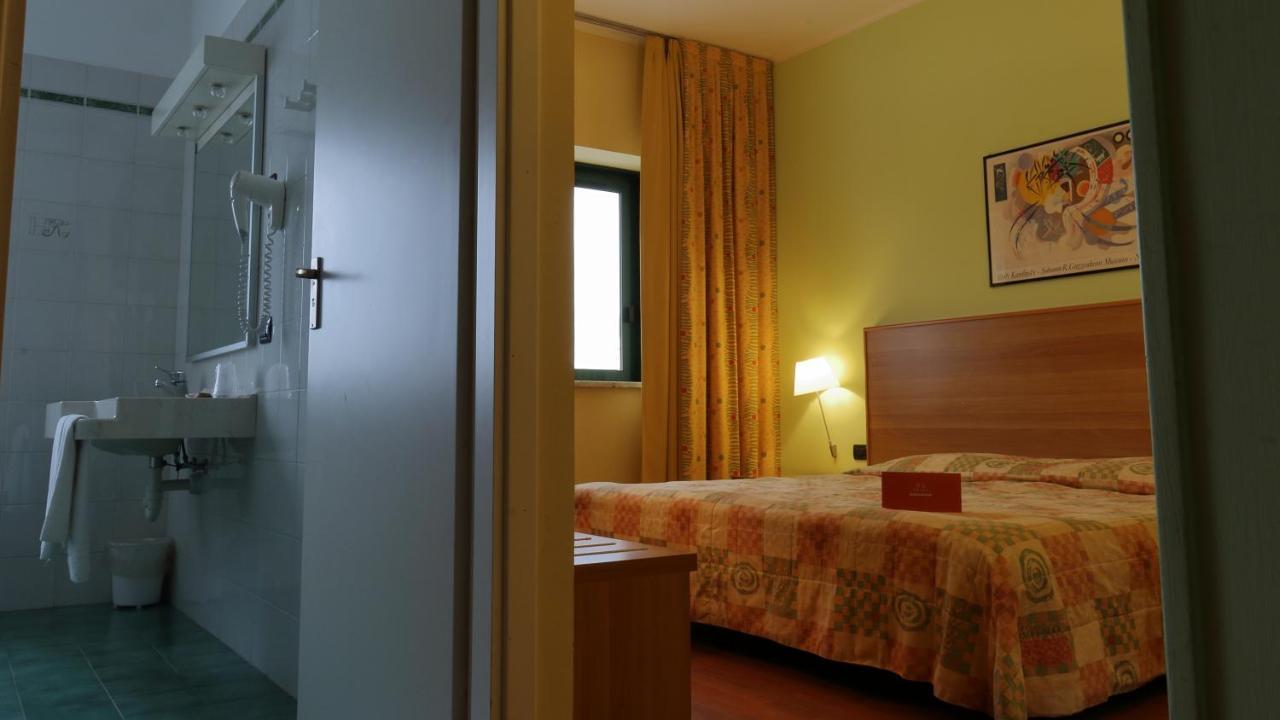 Hotel Romanisio Фоссано Екстер'єр фото