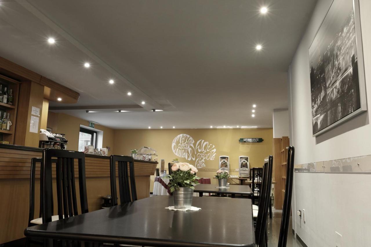Hotel Romanisio Фоссано Екстер'єр фото