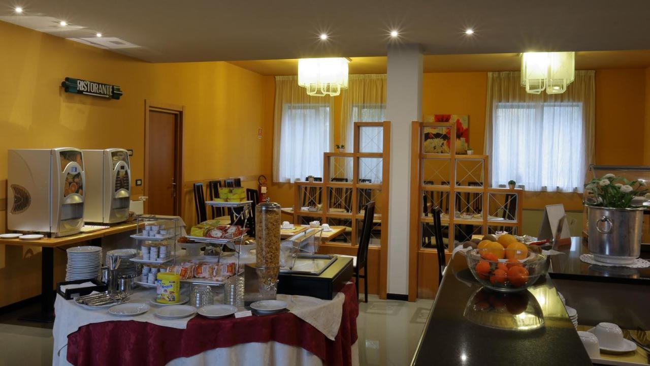 Hotel Romanisio Фоссано Екстер'єр фото